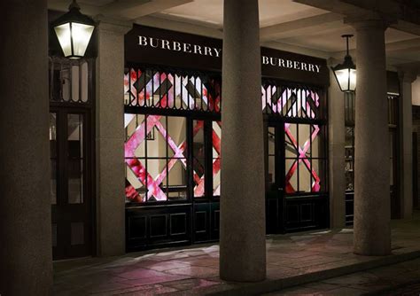 Burberry Opens Beauty Box Concept in London’s Covent Garden 